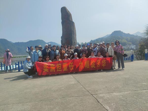 公司機(jī)關(guān)黨支部、工程服務(wù)支部聯(lián)合舉辦“三八”節(jié)主題活動(dòng)